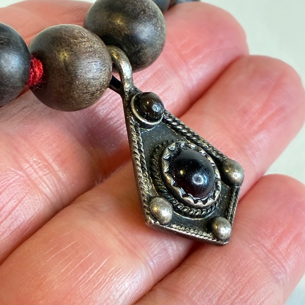 Lucky Brand Necklace Wood Bead Hand Knotted Red Cord Toggle Pendant - Picture 13 of 13
